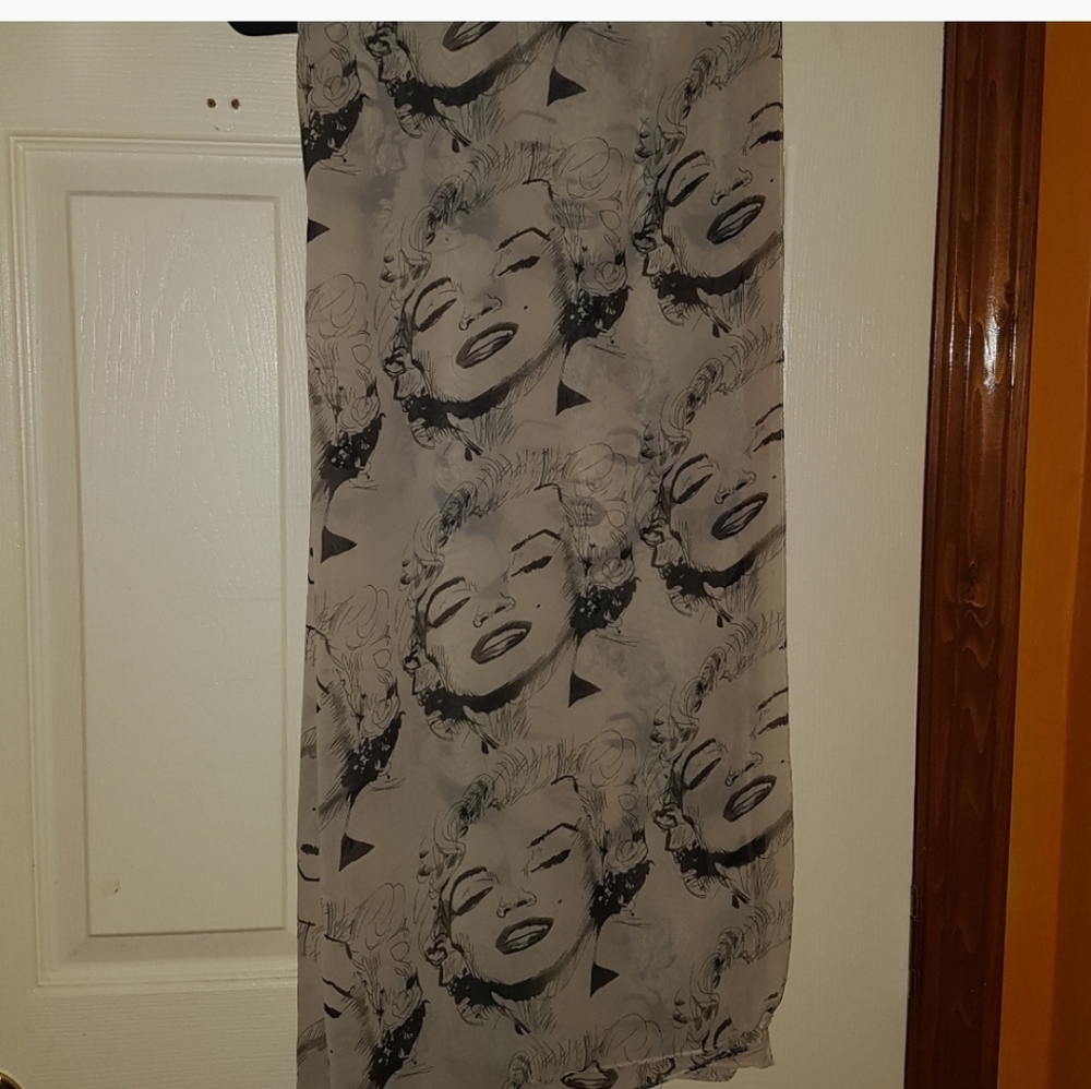 MM scarf